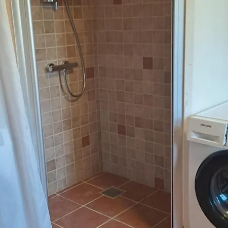 Nedlagt Gård I Naturen Med Ro Og Fred Og Samtidig Tæt På Og Fiskeri Og Indkøbsmuligheder Privat bolig *