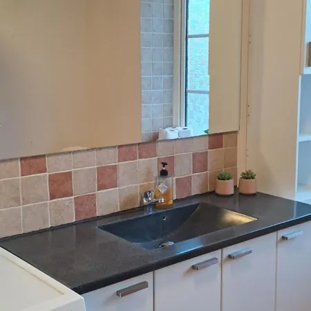 Privat bolig Nedlagt Gård I Naturen Med Ro Og Fred Og Samtidig Tæt På Og Fiskeri Og Indkøbsmuligheder *