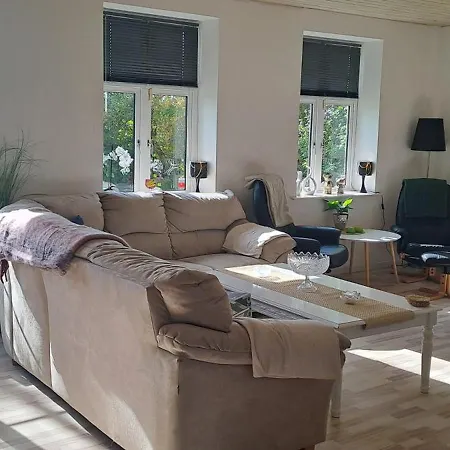 Nedlagt Gård I Naturen Med Ro Og Fred Og Samtidig Tæt På Og Fiskeri Og Indkøbsmuligheder