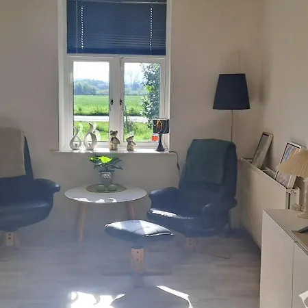 Nedlagt Gård I Naturen Med Ro Og Fred Og Samtidig Tæt På Og Fiskeri Og Indkøbsmuligheder Privat bolig